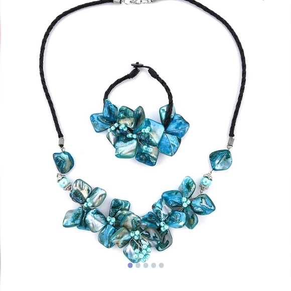 Jewelry - 🆕️Navy Blue Seed Beaded Floral Necklace (20 Inches) & Stretch Bracelet (8")